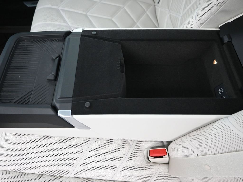 Used 2023 BMW 740i image 18