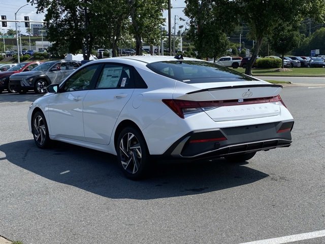 New 2025 Hyundai Elantra SEL image 5