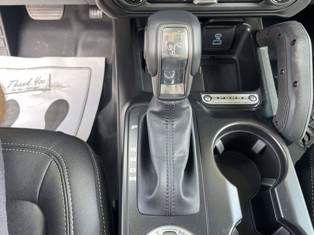 New 2025 Ford Bronco Badlands w/ Sasquatch Package AWD/4WD image 17
