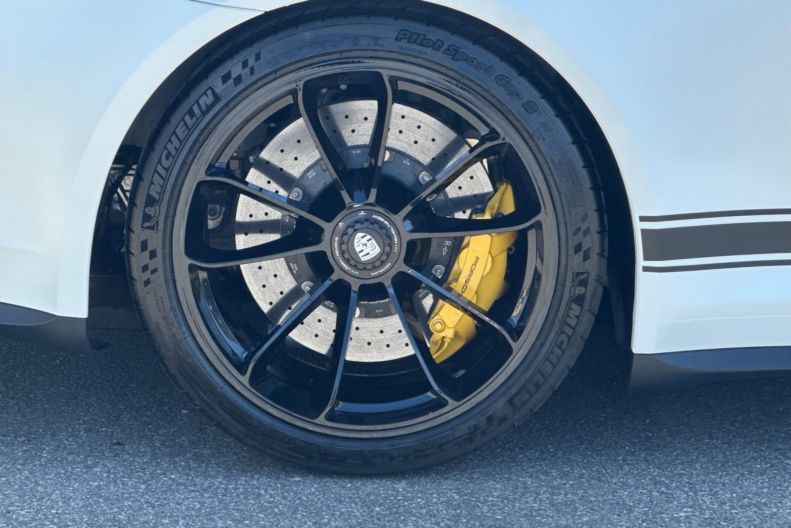 Certified 2016 Porsche 911 R image 40