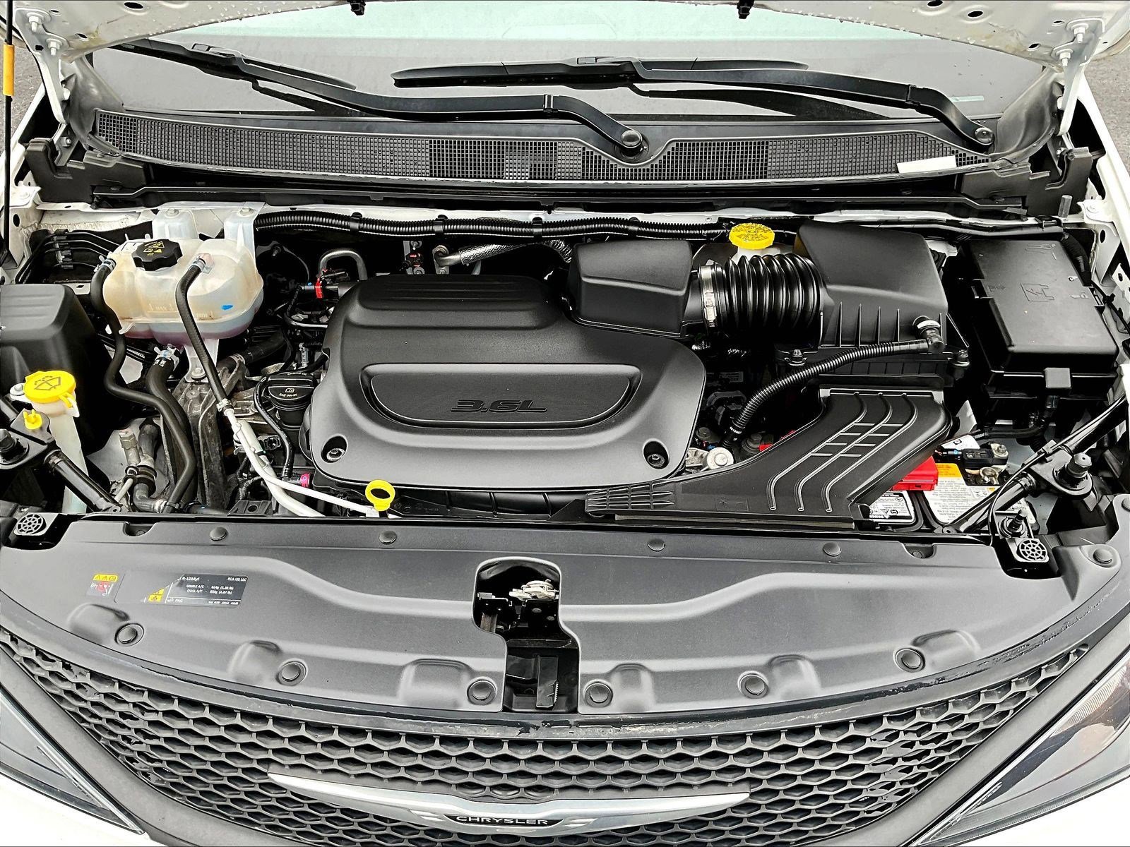 Used 2024 Chrysler Voyager LX FWD image 31
