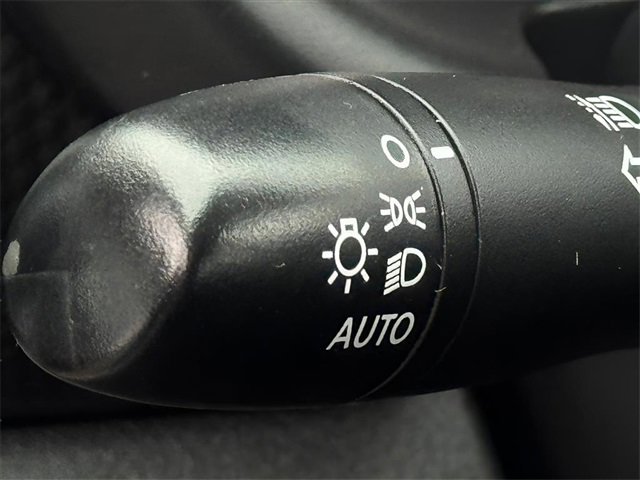 Used 2022 Nissan Kicks SV image 15