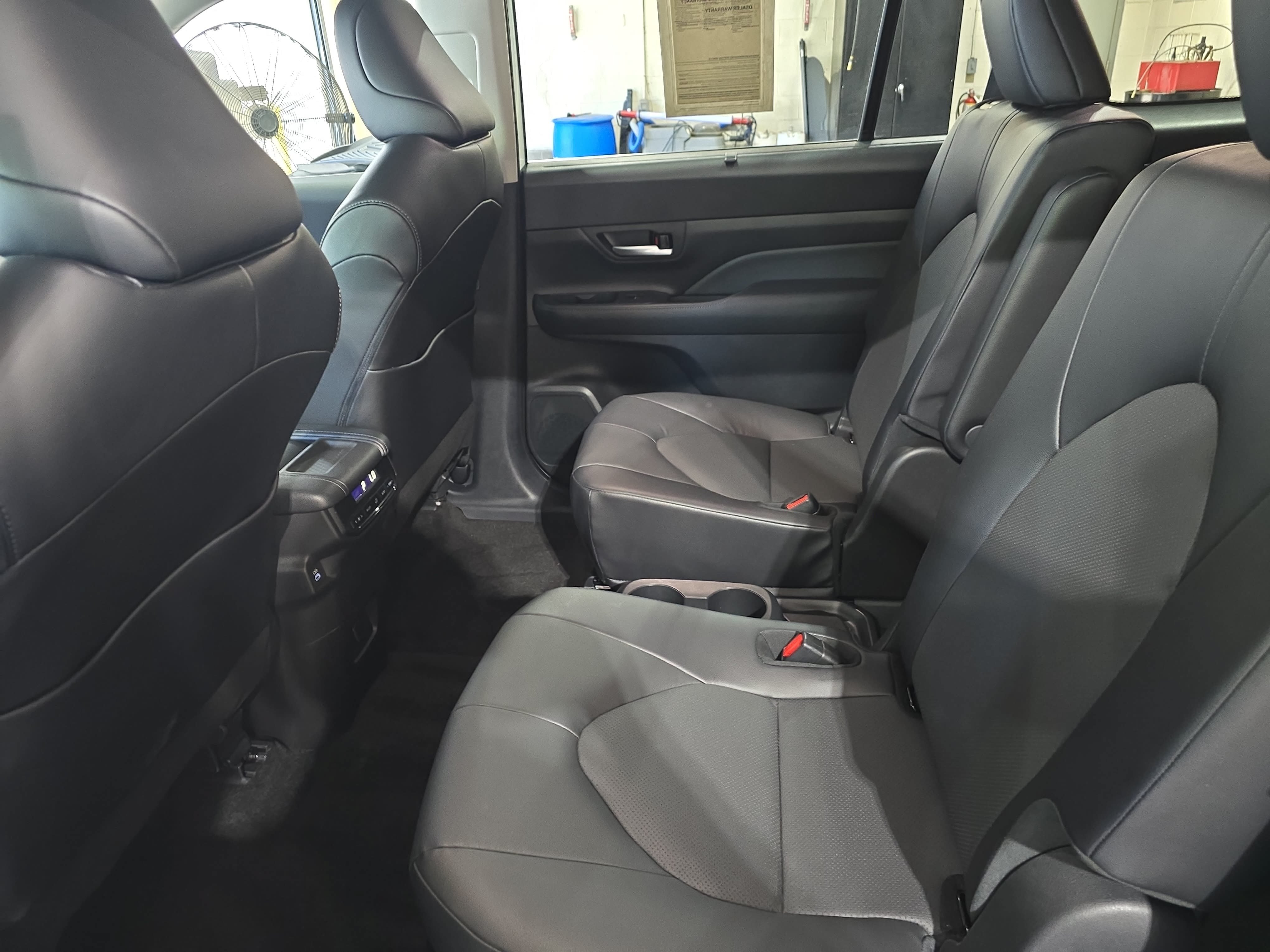 Used 2024 Toyota Grand Highlander AWD image 15