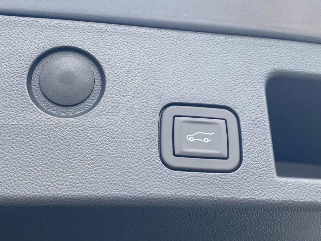 New 2026 Chevrolet Equinox ACTIV w/ Convenience Package III image 12