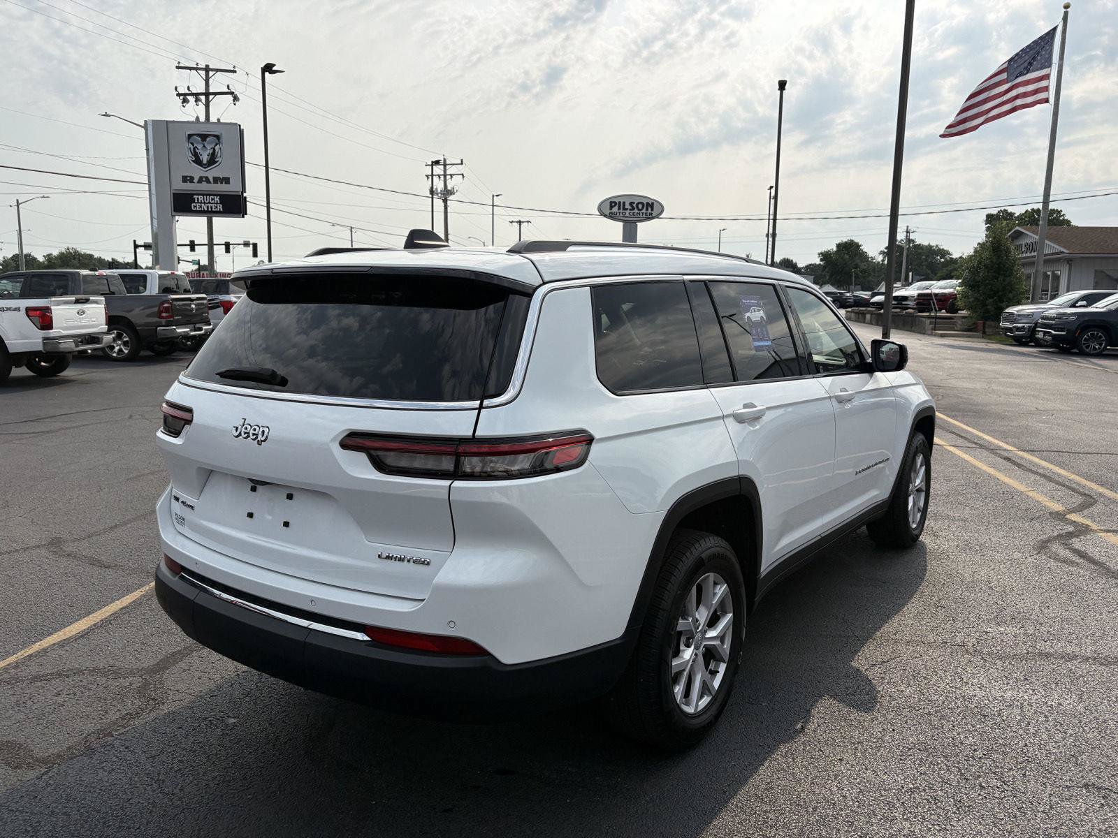 Used 2022 Jeep Grand Cherokee L Limited AWD/4WD image 26