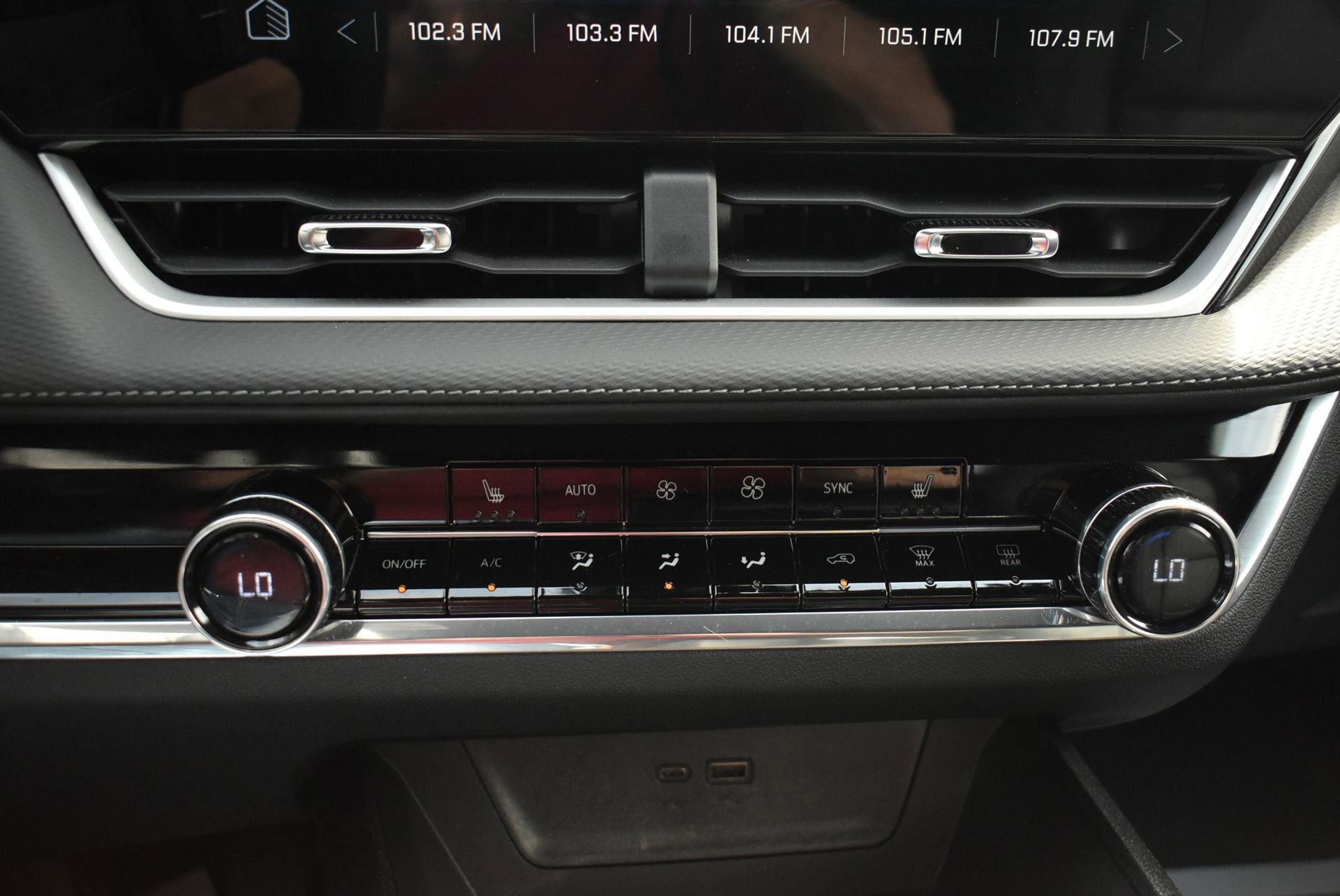 Used 2025 Chevrolet Equinox LT w/ Convenience Package II image 30