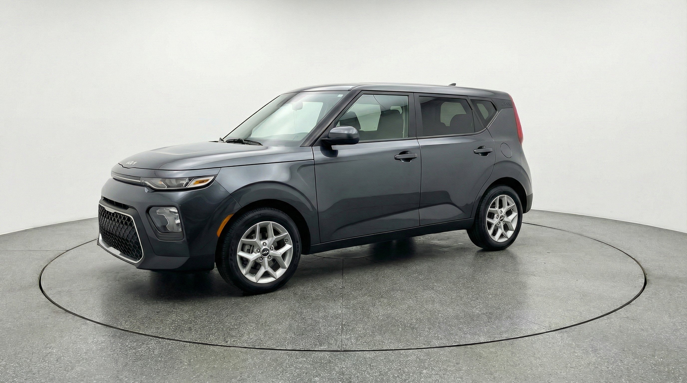 Used 2025 Kia Soul LX w/ LX Technology Package FWD image 3