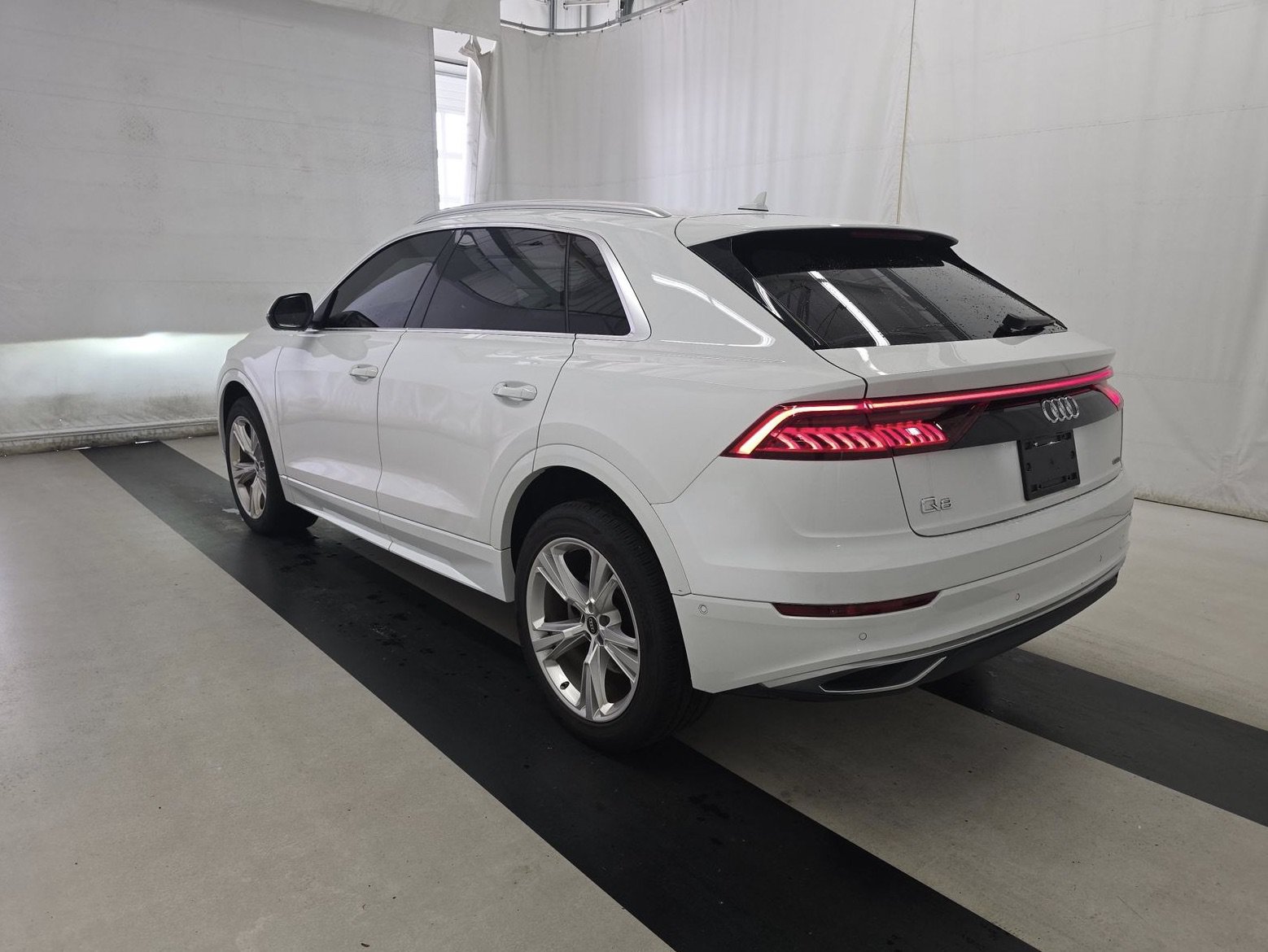 Used 2023 Audi Q8 Premium w/ Convenience Package AWD/4WD image 5