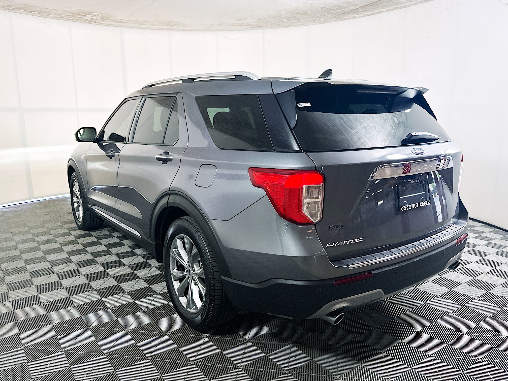 Used 2022 Ford Explorer Limited RWD image 5