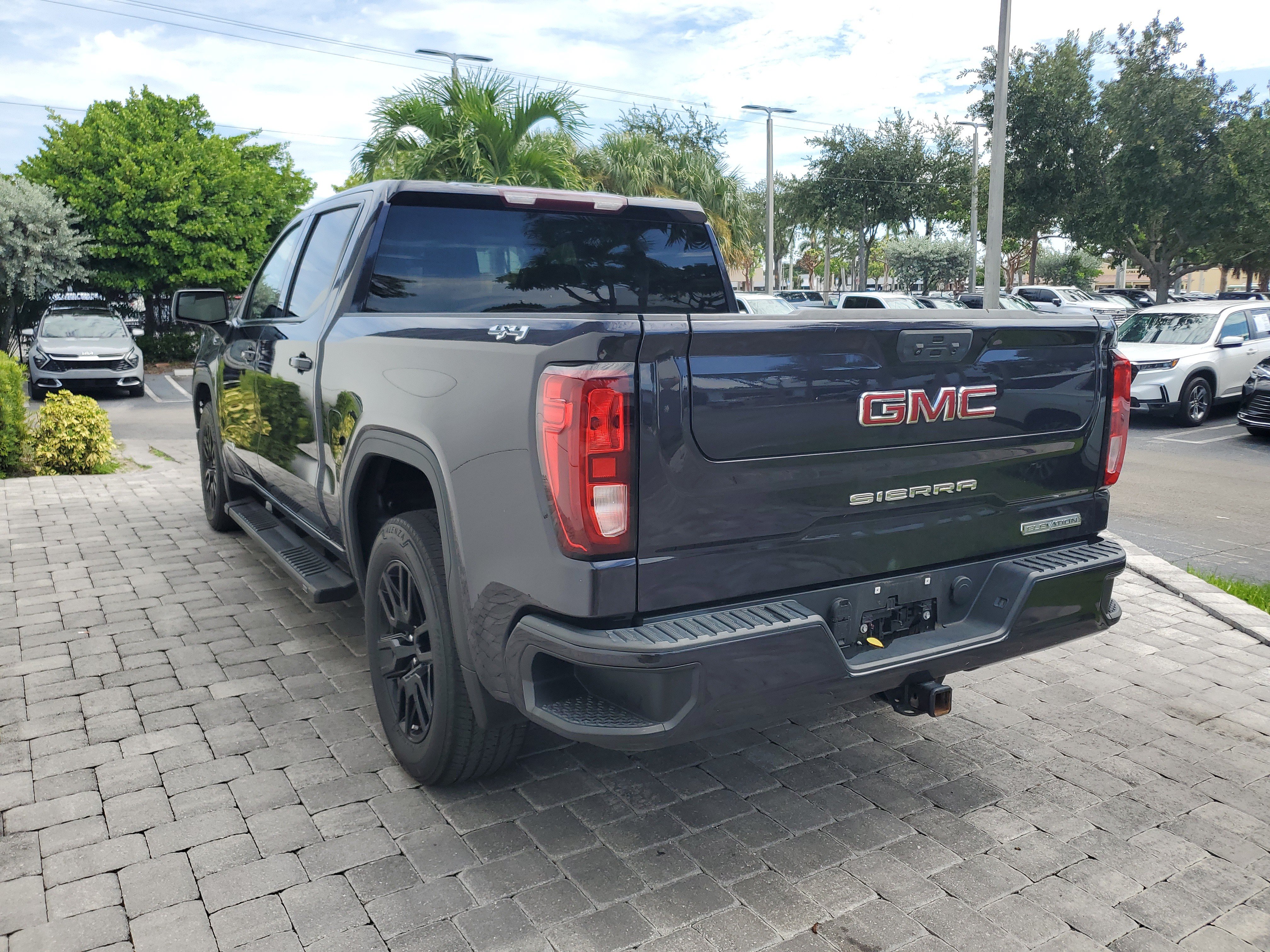 Used 2023 GMC Sierra 1500 Elevation AWD/4WD image 4