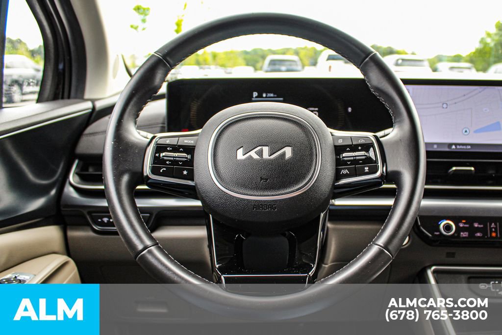 Used 2025 Kia Carnival FWD image 25