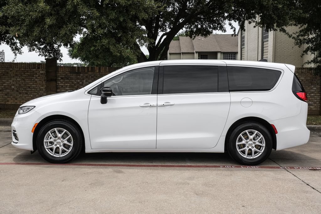 Used 2024 Chrysler Pacifica Touring-L FWD image 20
