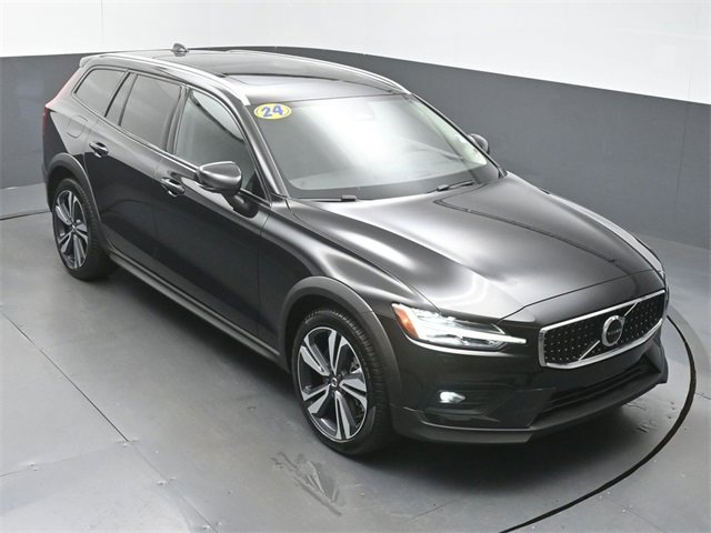 Used 2024 Volvo V60 B5 Cross Country Plus image 40