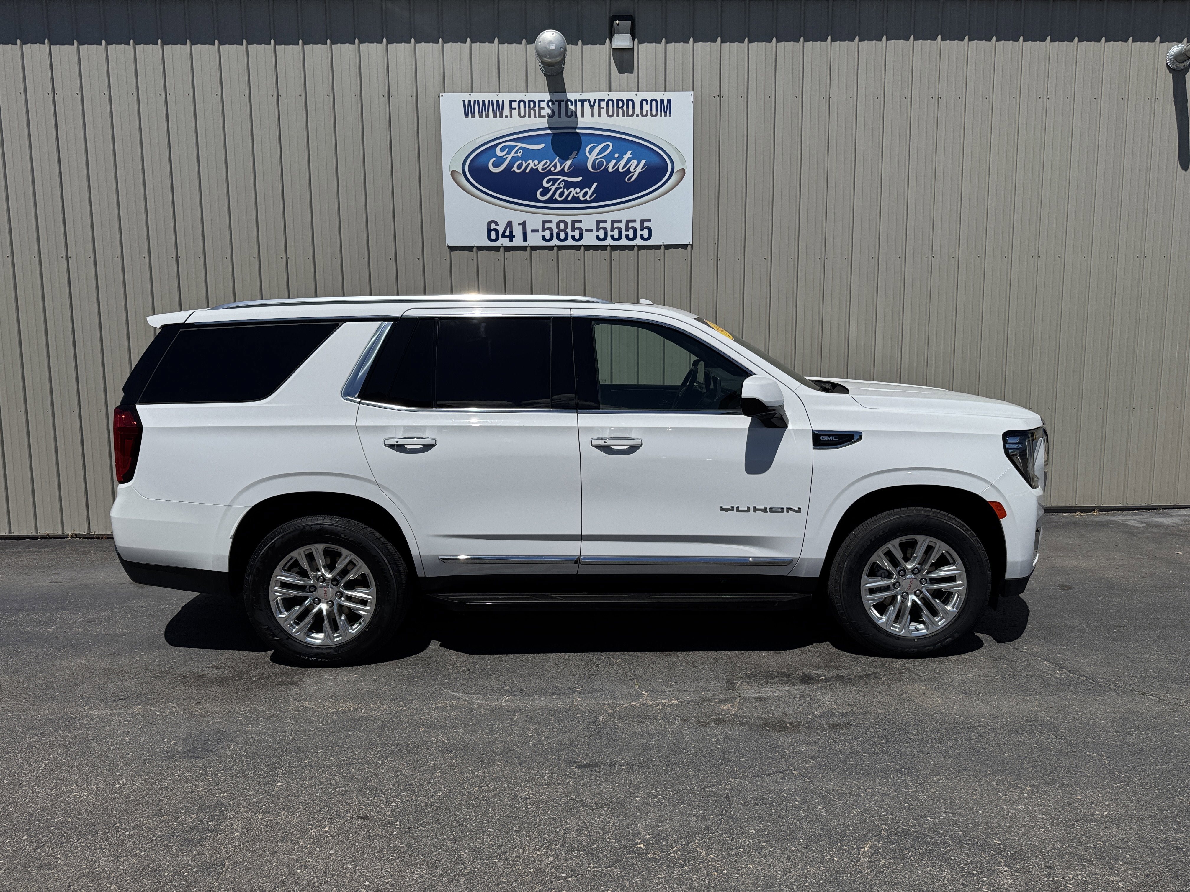 Used 2023 GMC Yukon SLT AWD/4WD image 6