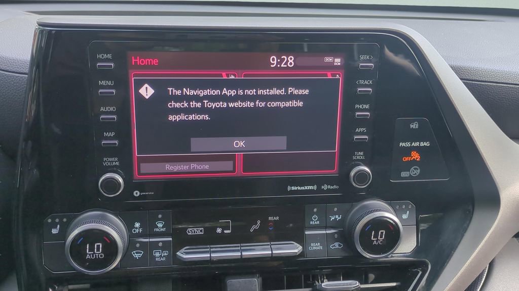 Used 2020 Toyota Highlander XLE FWD image 19