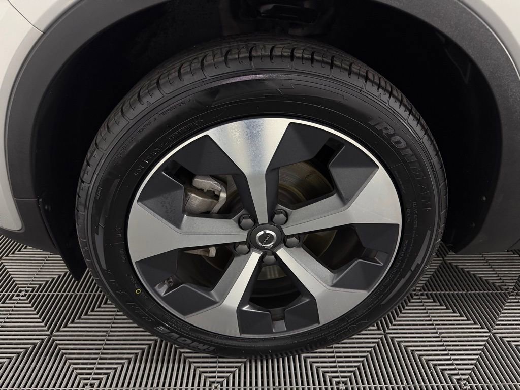 Used 2023 Volvo XC40 B5 Plus w/ Climate Package image 11