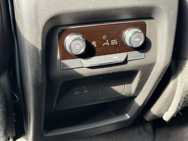 Used 2025 Chevrolet Traverse LT image 15