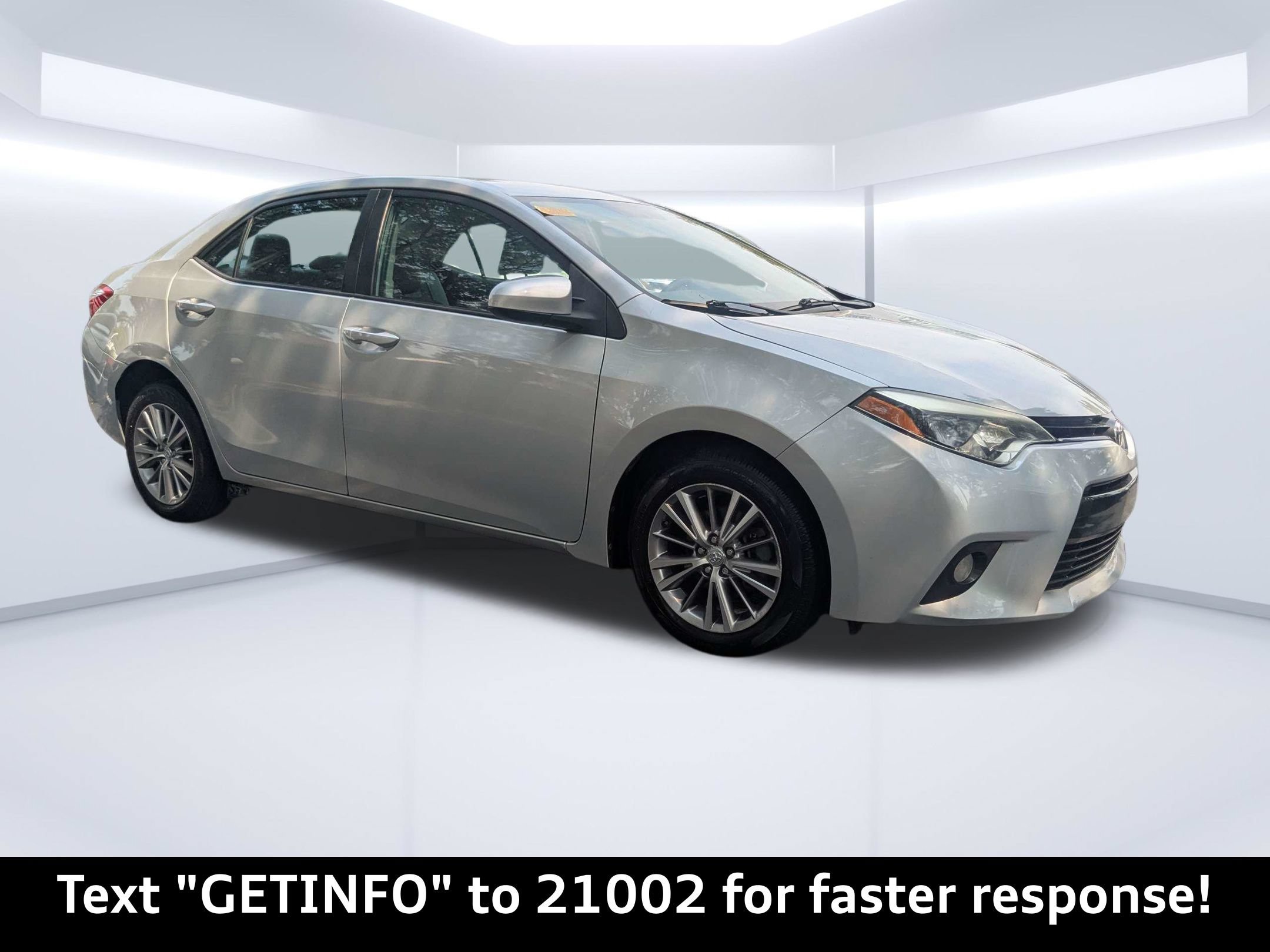 Used 2015 Toyota Corolla LE FWD image 2
