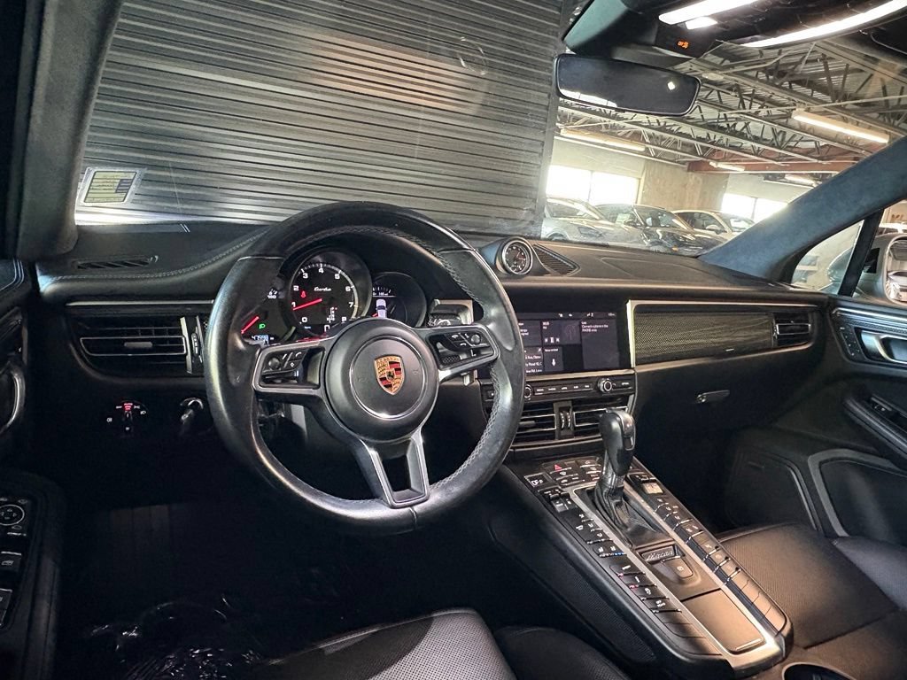 Used 2020 Porsche Macan Turbo AWD/4WD image 16