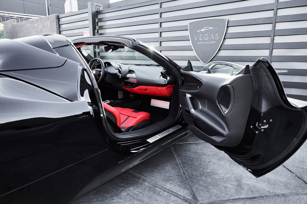 Used 2024 Ferrari SF90 Spider image 34
