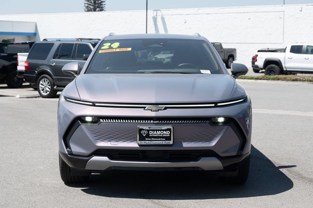 Used 2024 Chevrolet Equinox EV LT FWD image 2