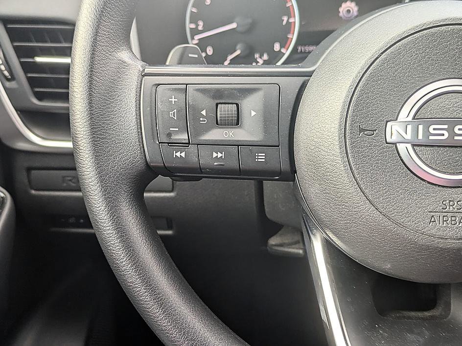 Used 2023 Nissan Rogue S image 15