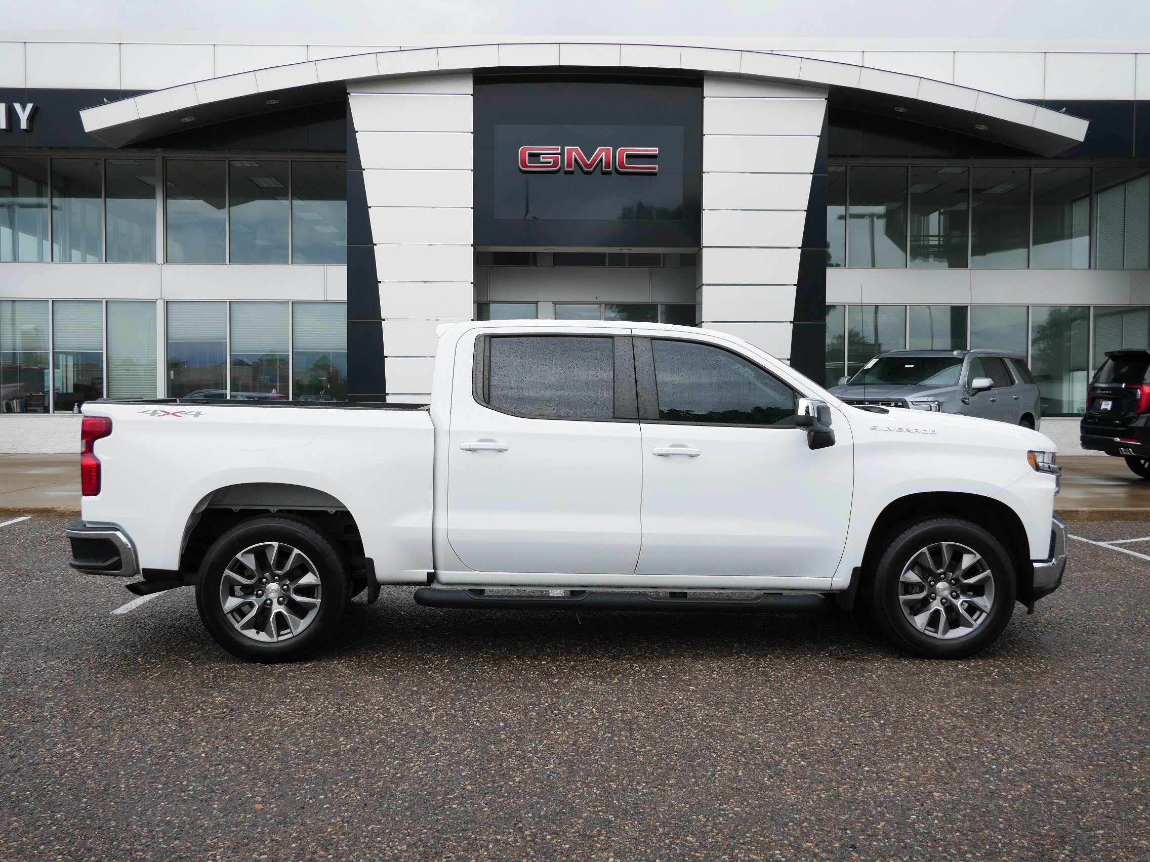 Used 2022 Chevrolet Silverado 1500 LT AWD/4WD image 2