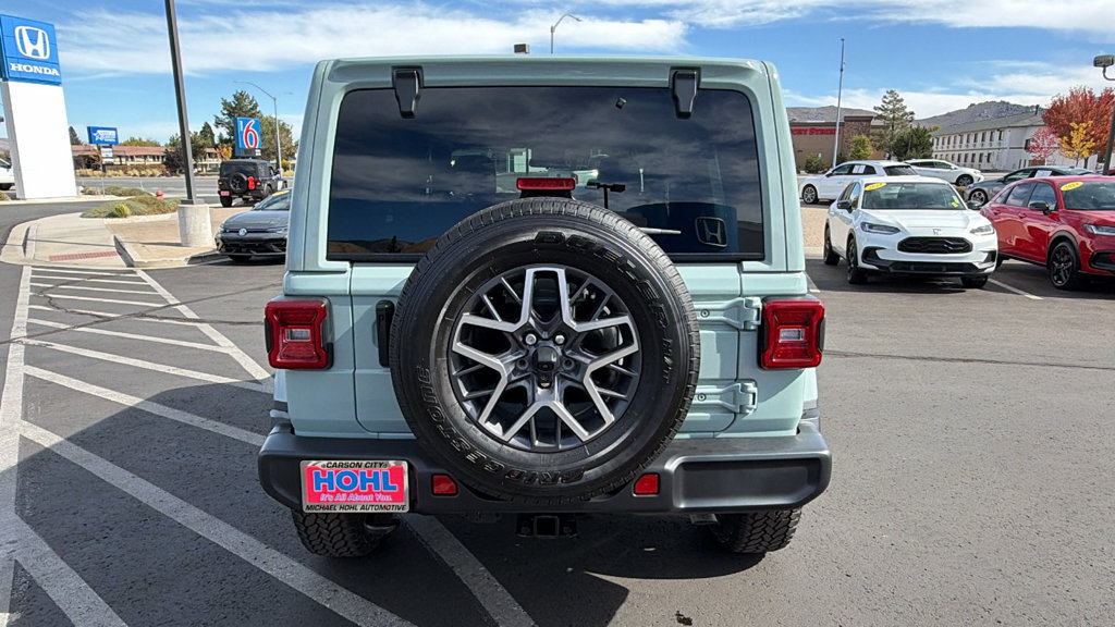 Used 2024 Jeep Wrangler Unlimited Sahara AWD/4WD image 4