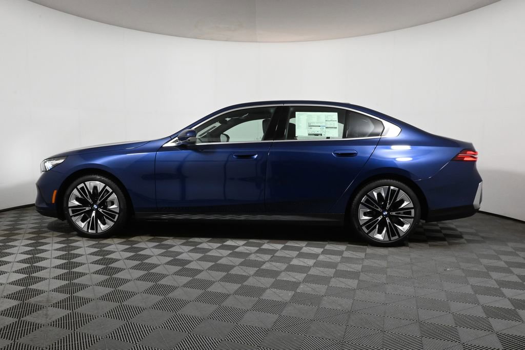 Used 2026 BMW 530i xDrive w/ Premium Package image 2