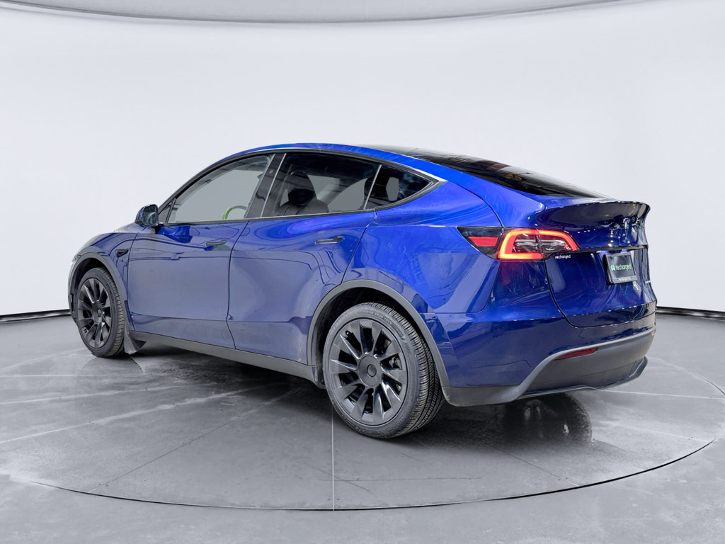 Used 2024 Tesla Model Y Long Range AWD/4WD image 2