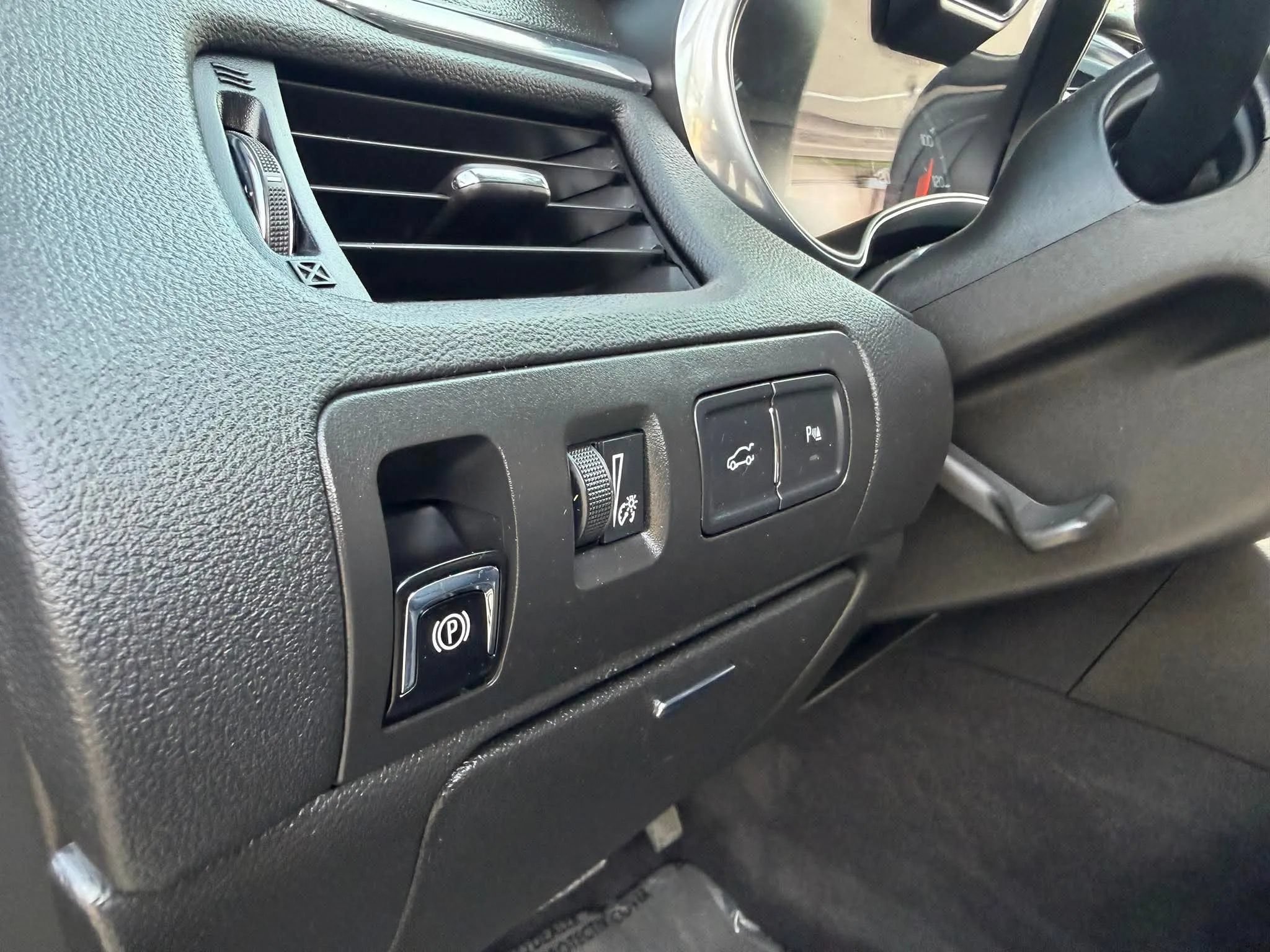 Used 2018 Chevrolet Impala Premier FWD image 10