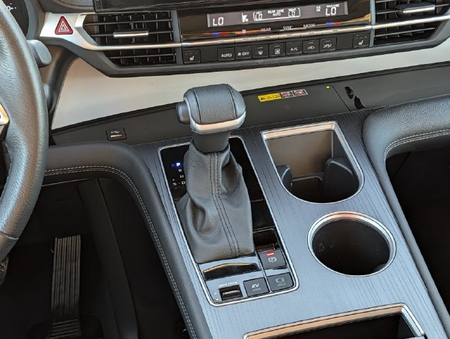 Certified 2025 Toyota Sienna XLE FWD image 14