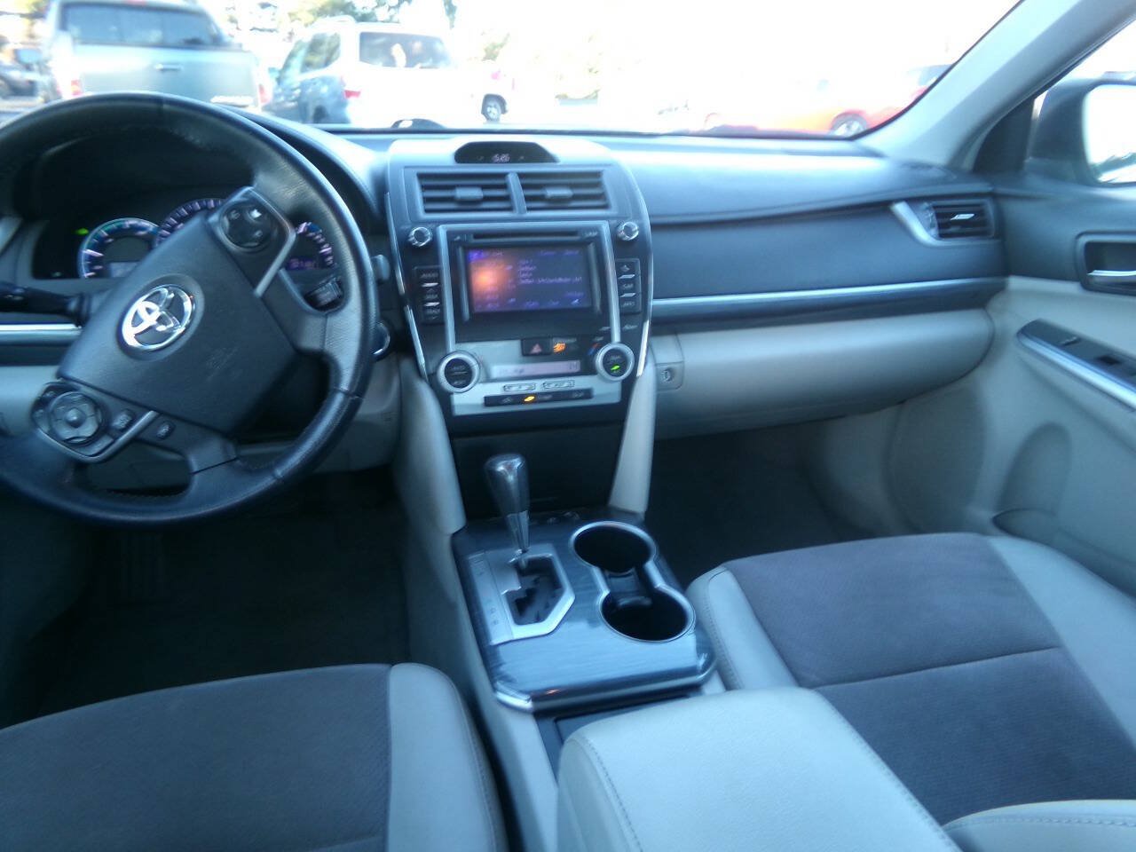 Used 2012 Toyota Camry XLE w/ Leather Pkg FWD image 11