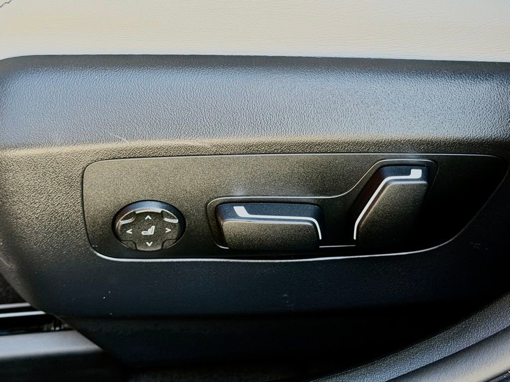 Used 2026 BMW M5 w/ Carbon Package image 21