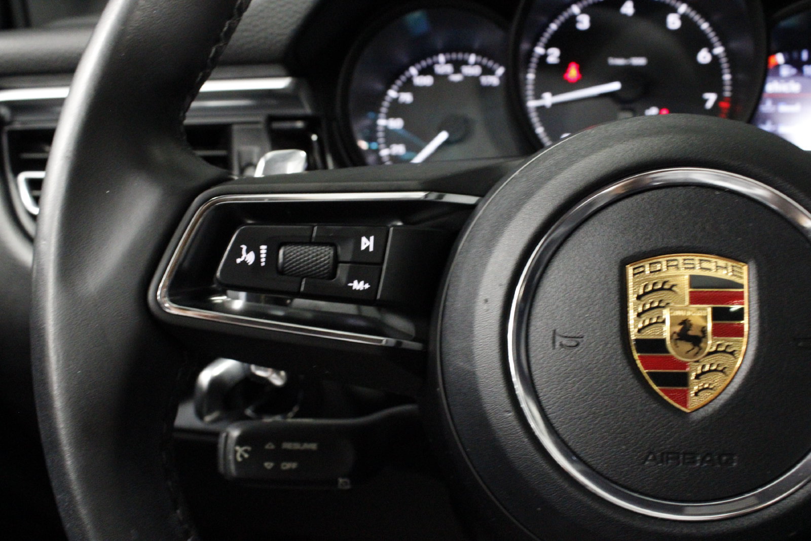 Used 2022 Porsche Macan AWD/4WD image 24
