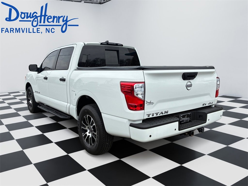 Used 2024 Nissan Titan SV image 3