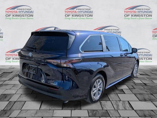 Certified 2024 Toyota Sienna LE image 3