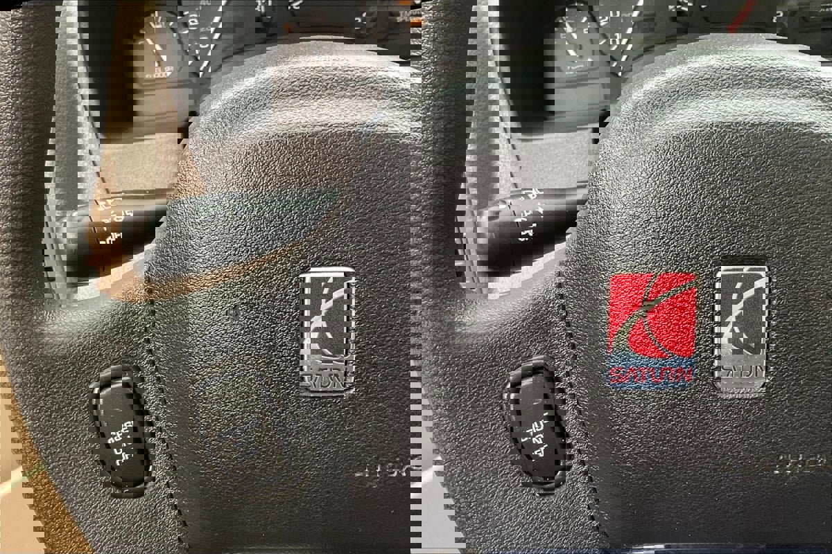 Used 2003 Saturn Vue AWD V6 image 11