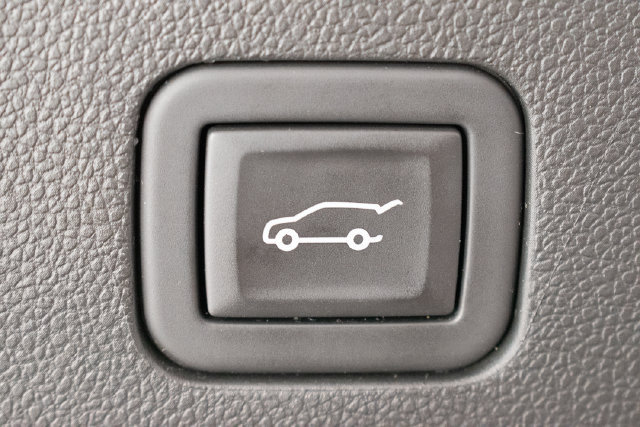 Used 2024 Cadillac Escalade Premium Luxury w/ LPO, Floor Liner Package AWD/4WD image 17