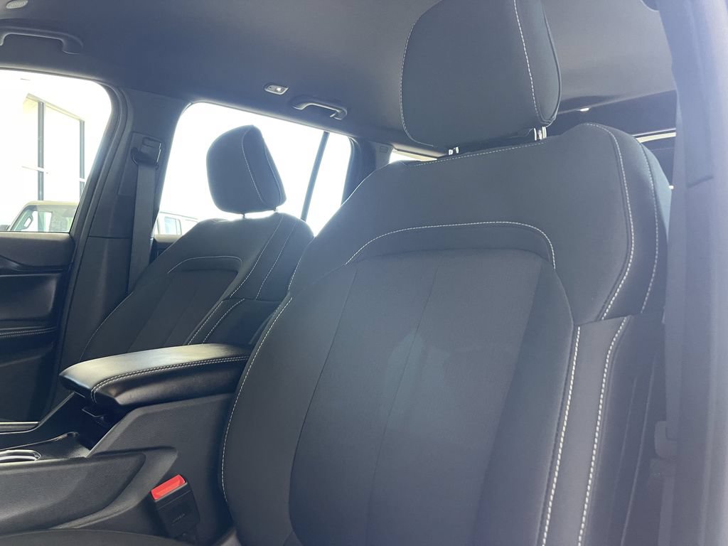 New 2026 Jeep Grand Cherokee Laredo AWD/4WD image 11
