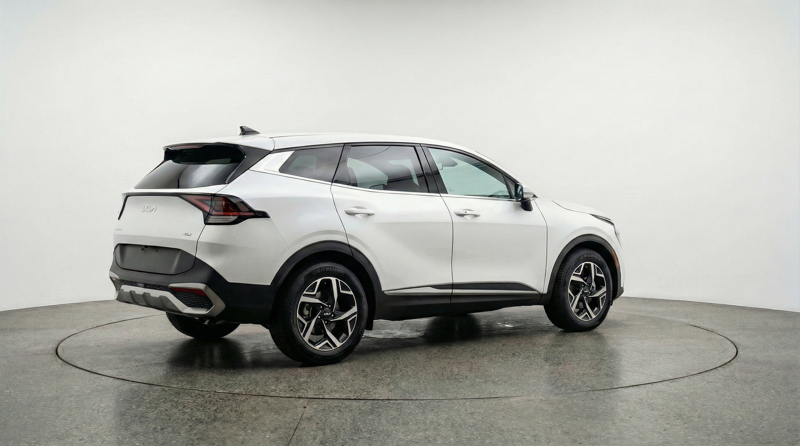 Used 2025 Kia Sportage LX image 9