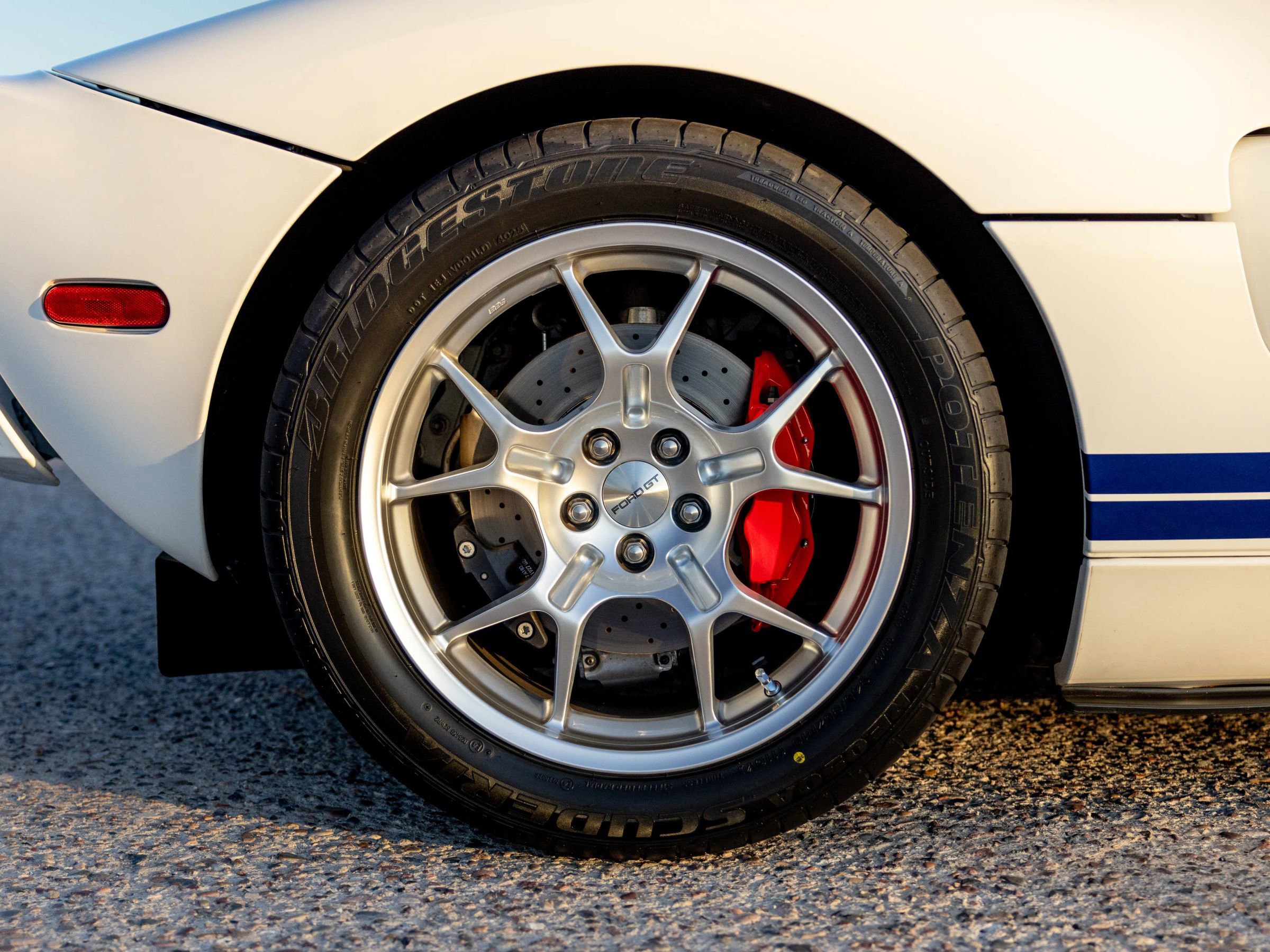 Used 2005 Ford GT image 28