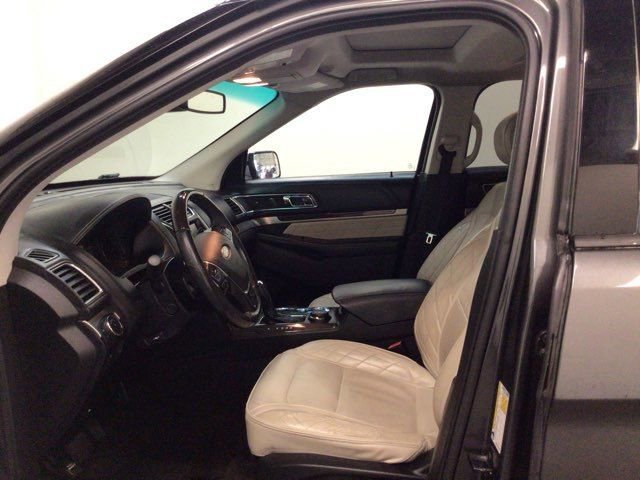 Used 2016 Ford Explorer Platinum image 13