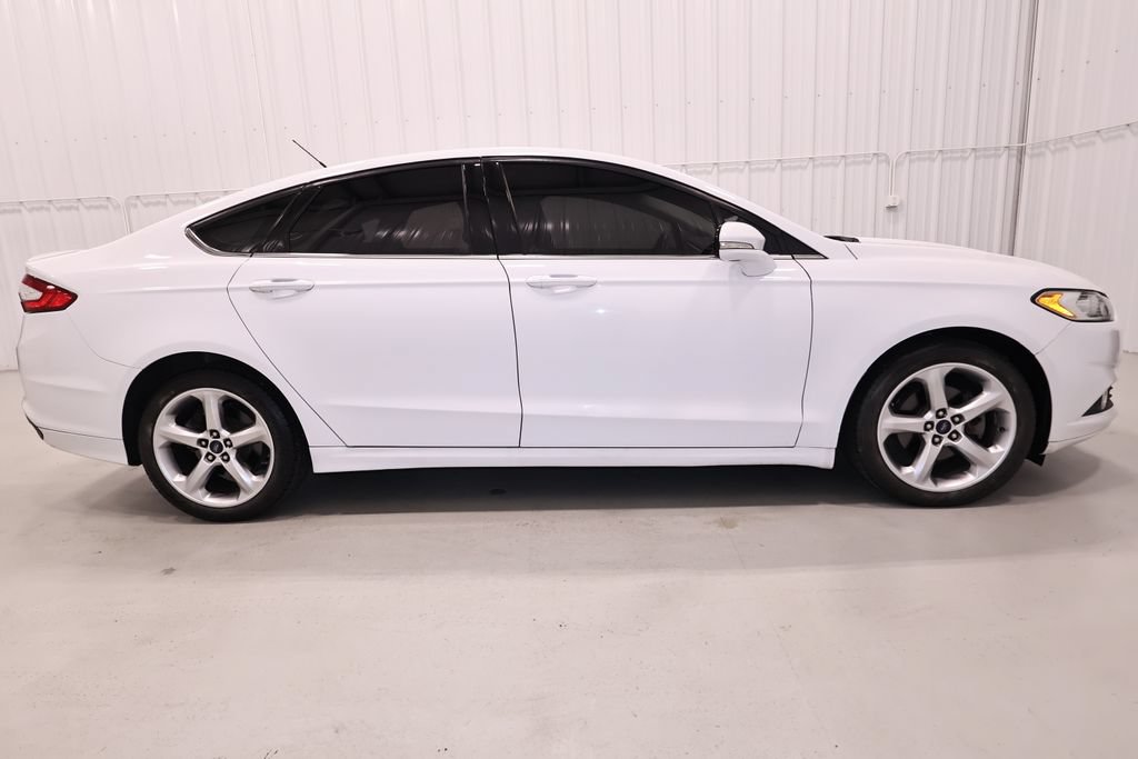 Used 2016 Ford Fusion SE w/ Equipment Group 201A AWD/4WD image 2