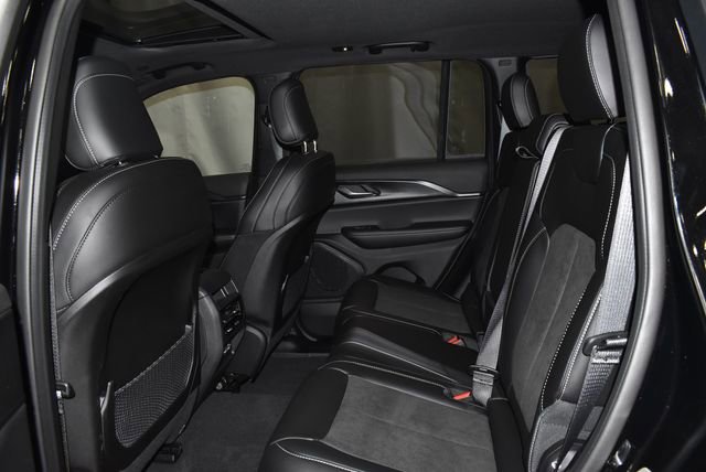 New 2025 Jeep Grand Cherokee Altitude image 28