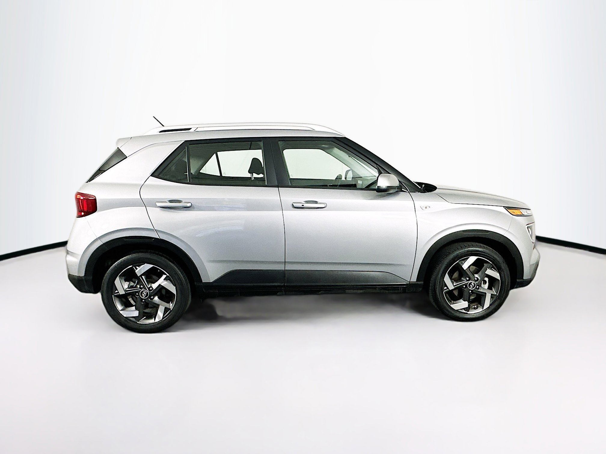 Used 2025 Hyundai Venue SEL image 10