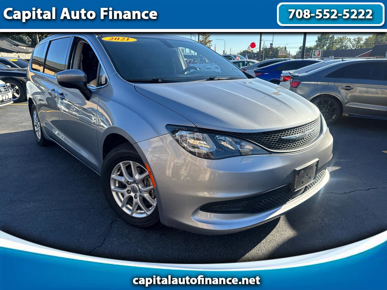 Used 2021 Chrysler Voyager LX image 1