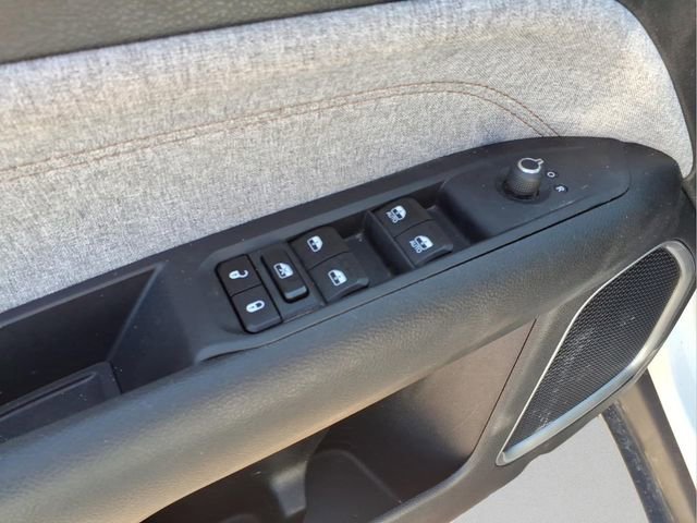 Used 2023 Jeep Compass Latitude image 12