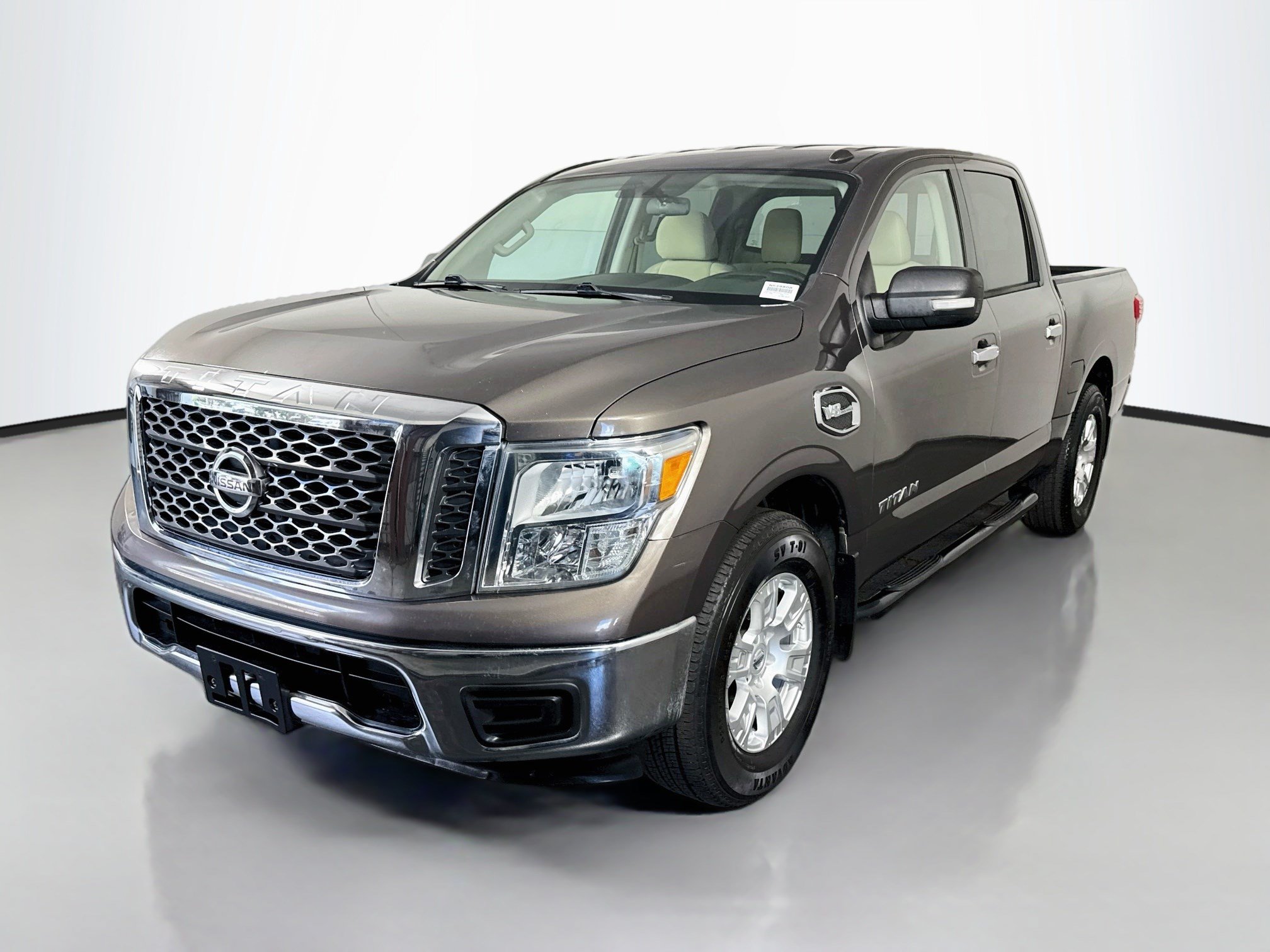 Used 2017 Nissan Titan SV RWD image 4