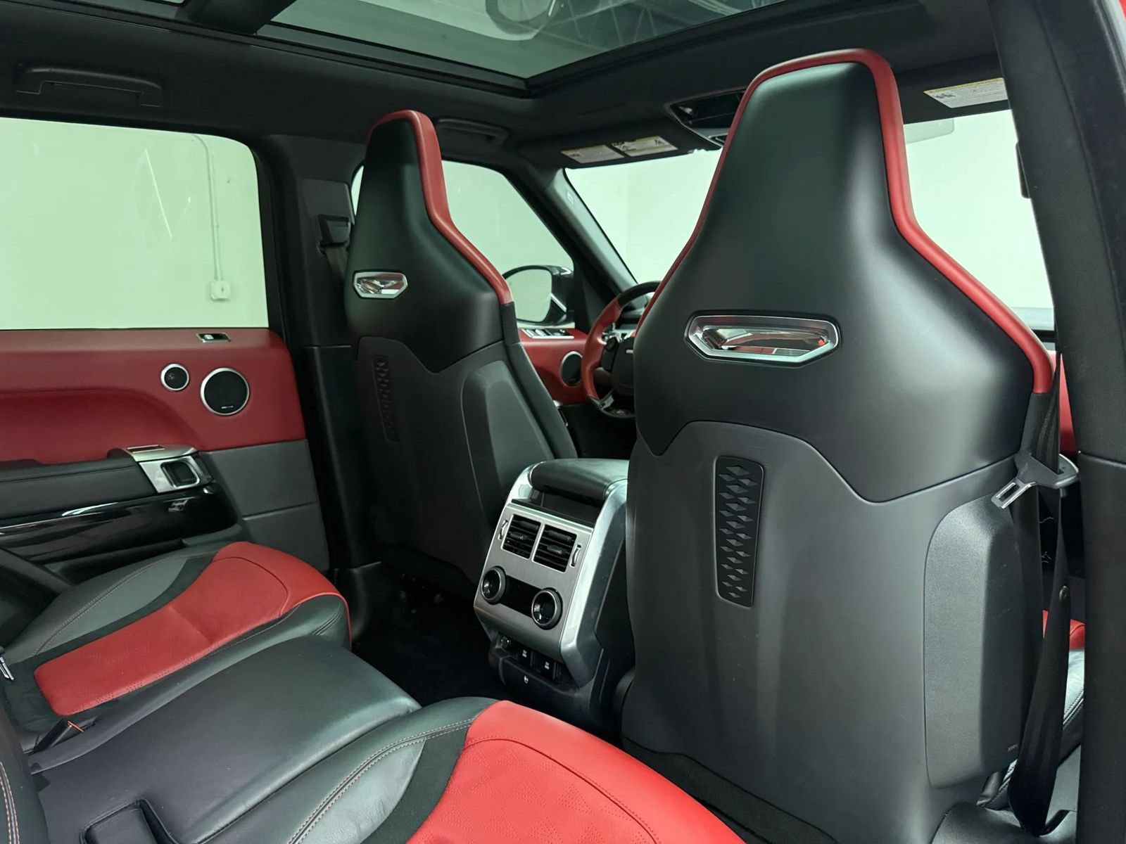 Used 2020 Land Rover Range Rover Sport SVR AWD/4WD image 15